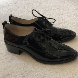 Black patent leather lace-up oxfords, size 7.5